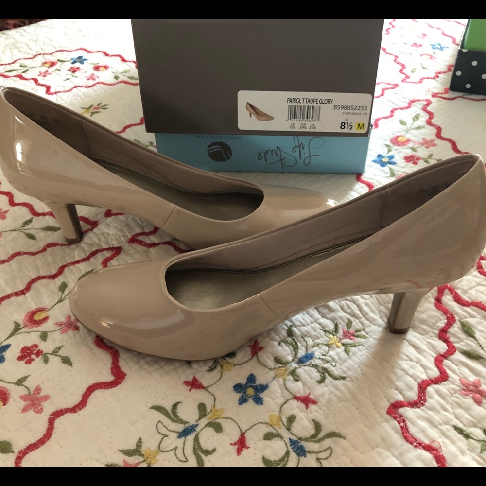 Taupe heels size 8 1/2
